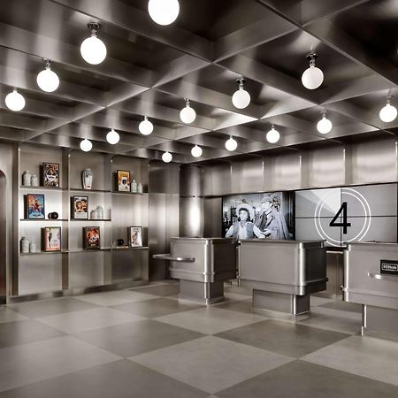 Revery Toronto Downtown, Curio Collection By Hilton Екстериор снимка