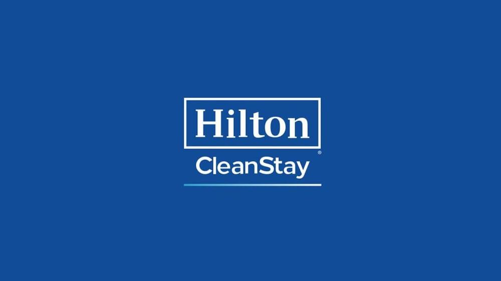 Revery Toronto Downtown, Curio Collection By Hilton Екстериор снимка