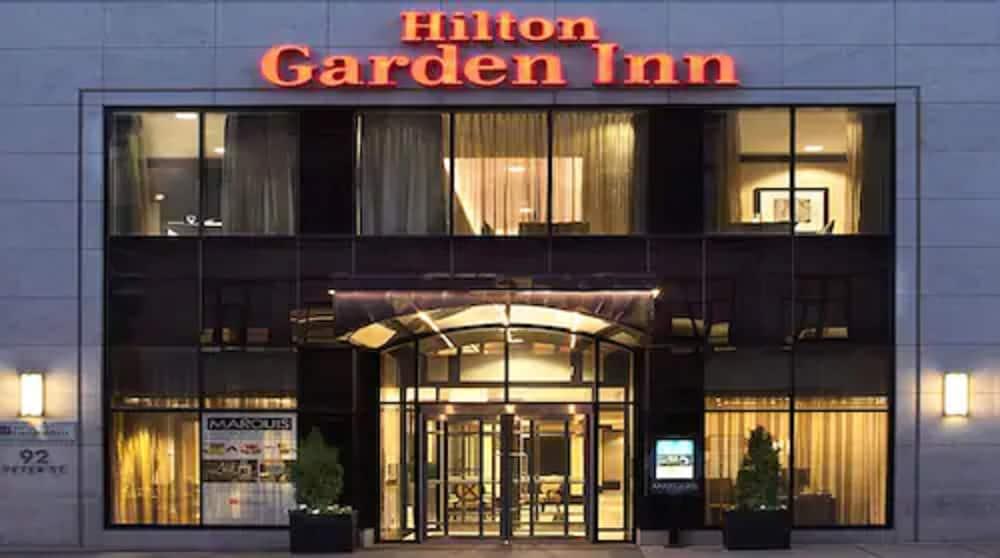 Revery Toronto Downtown, Curio Collection By Hilton Екстериор снимка