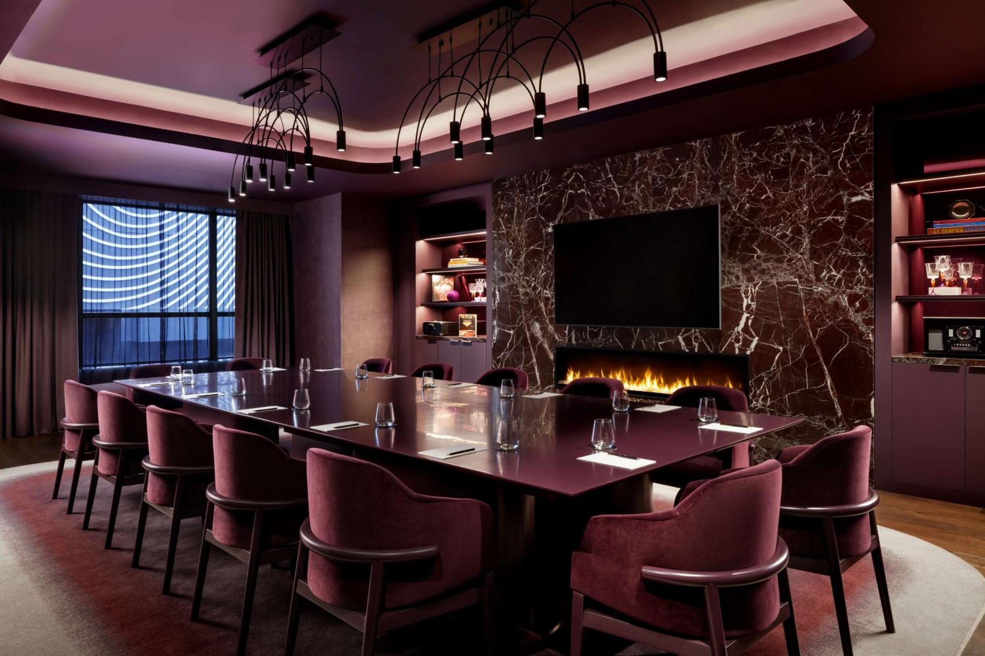 Revery Toronto Downtown, Curio Collection By Hilton Екстериор снимка